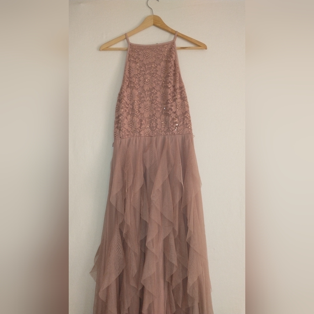 Sleeveless Blush Maxi Dress with Lace Bodice - Picture 6 of 6